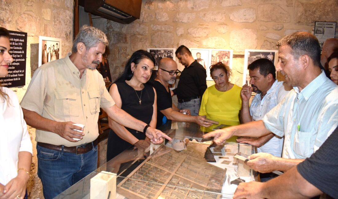 l&nbsp;Küratörlüğünü gazeteci-yazar ve Uğur