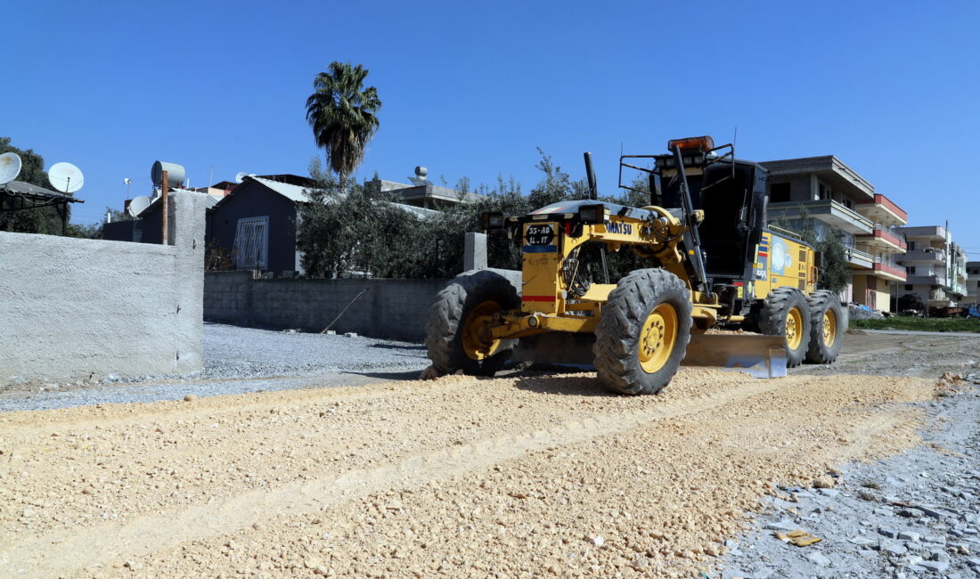AKDENİZ’DE İMARLI YENİ YOLLAR AÇILIYOR Akdeniz Belediyesi, bir yandan