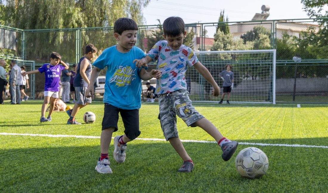 Yenişehir Belediyesi çocuklar için mahallelerde  halı saha açmaya devam ediyor