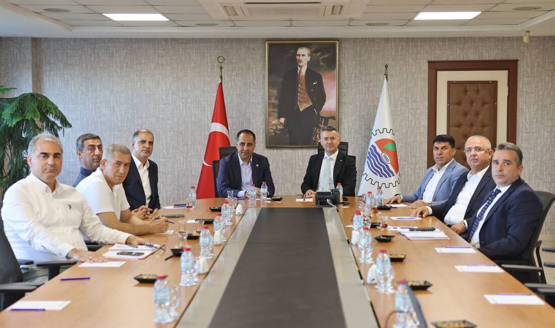 D-400 Karayolunun Serbest Bölge Kavşağı ile Cam Sanayi arasında kalan kısım 8 şeride çıkarılacak Mersin Milletvekili Ali Kıratlı,