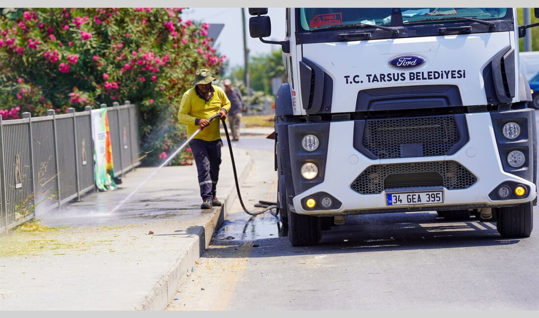 TARSUS BELEDİYESİ’NDEN HAL YOLU VE ANA CADDELERDE TİTİZ TEMİZLİK