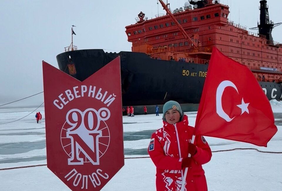 ULUSLARARASI BİLGİ BUZKIRANI KEŞİF GEZİSİNİN KATILIMCILARI KUZEY KUTBU’NDAN DÖNDÜ