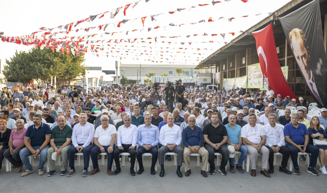 BAŞKAN SEÇER, ‘SERA İPİ, YAPIŞKAN TUZAK VE SIVI GÜBRE DAĞITIM TÖRENİ’NE KATILDI Tarımsal üretimi desteklemeye yönelik