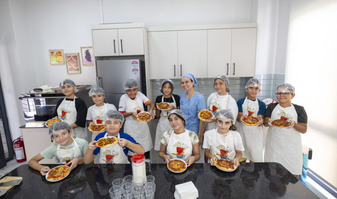MEZİTLİ ÇOCUK KAMPÜSÜ’NÜN SEVİLEN ATÖLYELERİNDEN ‘YARATICI MUTFAK ATÖLYESİ’NDE MİNİK ŞEFLER YEMEK YAPMAYI ÖĞRENİYOR Mersin Büyükşehir Belediyesi Kadın