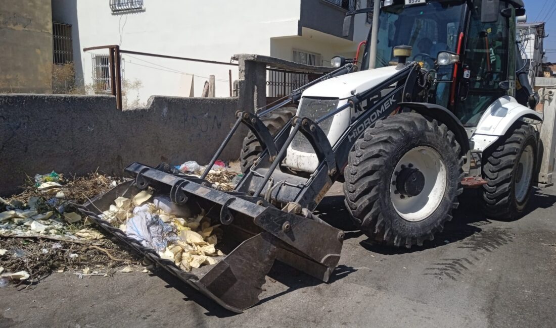 Çöp taksiler desteğiyle kentin farklı mahallelerinde her gün tonlarca atık toplanıyor Akdeniz Belediyesi’nin, kentin cadde,