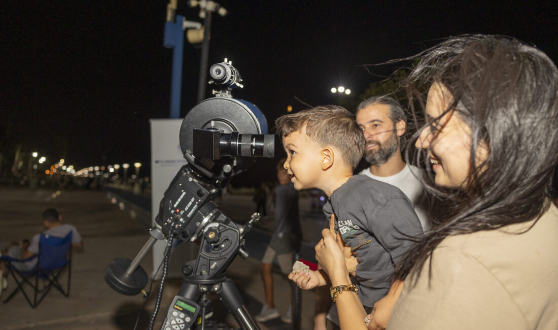 MERSİNLİLER ‘TAM AY TUTULMASI’NI BÜYÜKŞEHİR İLE SEYRETTİ Birbirinden eşsiz gökyüzü olaylarına