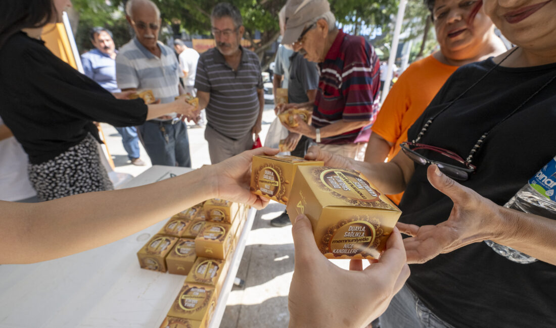 BÜYÜKŞEHİR 15 BİN KANDİL SİMİDİ DAĞITTI Mersin Büyükşehir Belediyesi, her