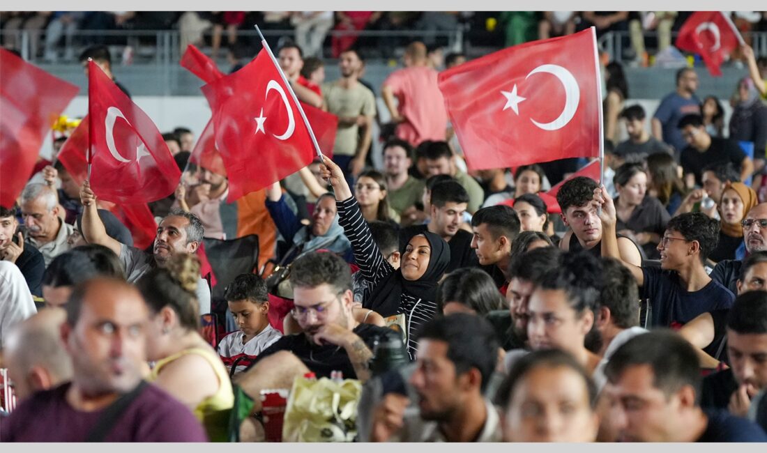 TARSUS BELEDİYESİ, 12 DEV ADAM’IN FİNAL HEYECANINI VATANDAŞLARLA BULUŞTURDU Türkiye A Milli Basketbol