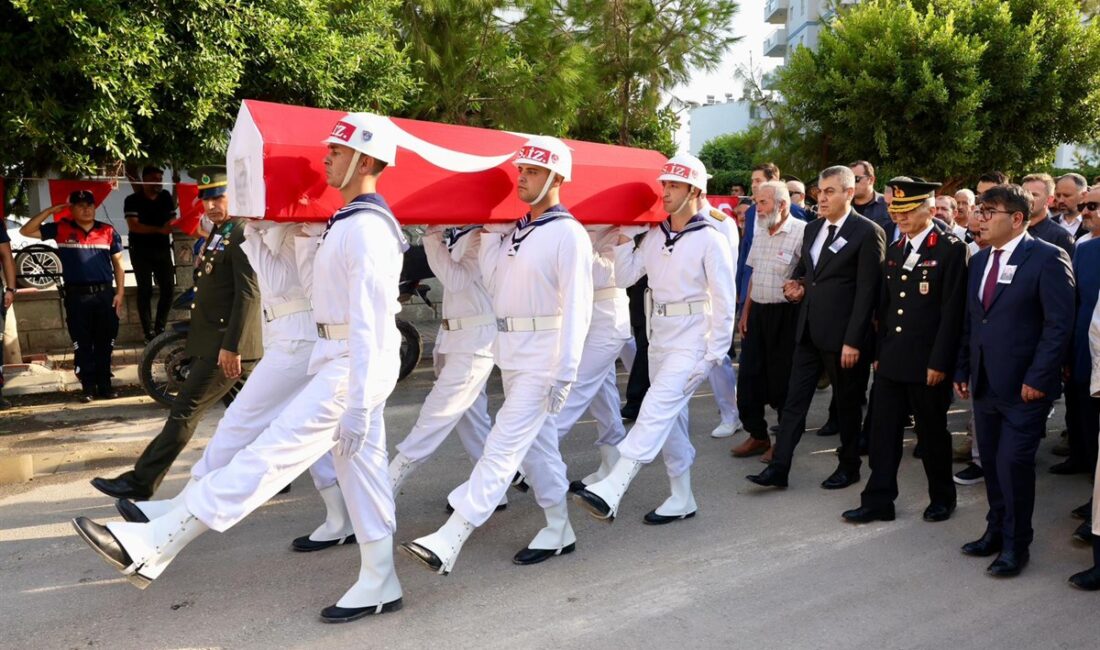 TOROS, KONYA’DA GÖREVİ BAŞINDAYKEN ŞEHİT OLAN PİYADE UZMAN ÇAVUŞ HÜSEYİN GÜNAY İÇİN DÜZENLENEN CENAZE TÖRENİNE KATILDI Mersin Valisi Atilla Toros,