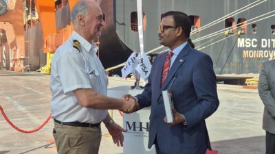 “MERSİN ULUSLARARASI LİMANI, YENİ TAMAMLANAN EMH2 TERMİNALİNDE İLK 400 METRELİK MEGA GEMİYİ KARŞILADI” 
