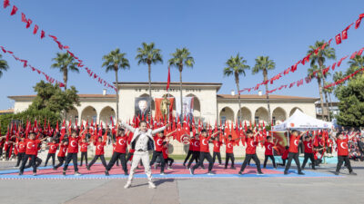 BAŞKAN SEÇER VE MERAL SEÇER, ’29 EKİM CUMHURİYET BAYRAMI’ KUTLAMALARINA KATILDI