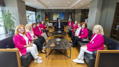 AKDENİZ LİONS KULÜBÜ’NDEN SEÇER’E DOSTLUK ÖDÜLÜ