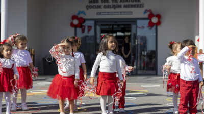 MİNİKLERİN GÖSTERİLERİ EBEVEYNLERİ GURURLANDIRDI