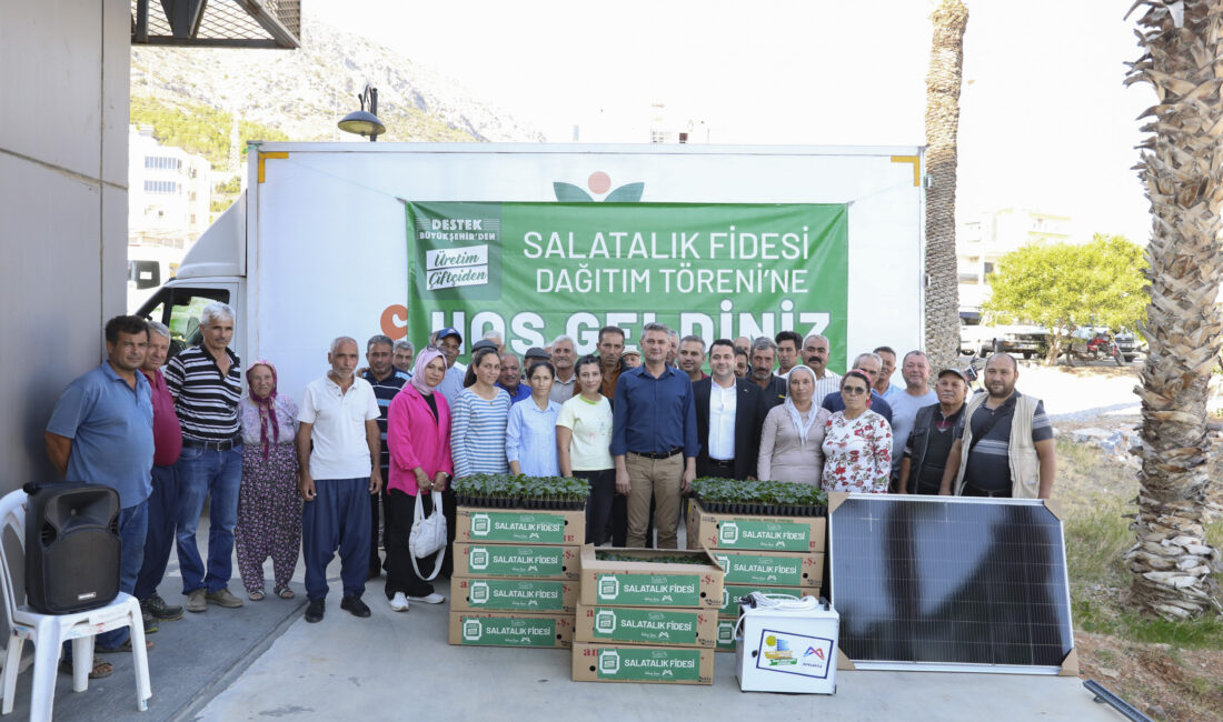 BÜYÜKŞEHİR, AYDINCIK’TA 45 BİN HIYAR FİDESİ DAĞITTI Mersin Büyükşehir Belediyesi Tarımsal