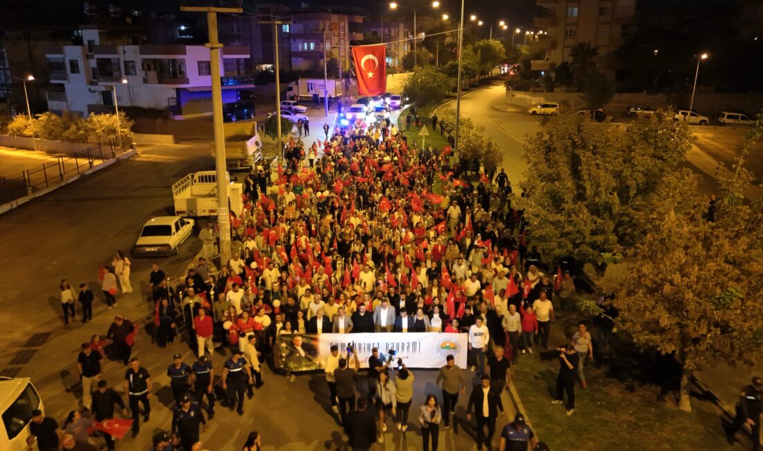 TOROSLAR BELEDİYESİNDEN COŞKULU FENER ALAYI VE CUMHURİYET YÜRÜYÜŞÜ Toroslar Belediyesi, Cumhuriyetimizin 102.