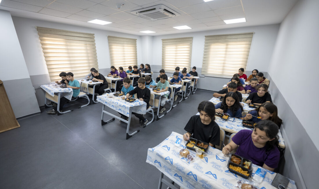 BÜYÜKŞEHİR’İN LGS KURS MERKEZLERİNDE HER GÜN 3 BİN ÖĞRENCİYE ÖĞLE YEMEĞİ DESTEĞİ VERİLİYOR Mersin Büyükşehir Belediyesi Sosyal