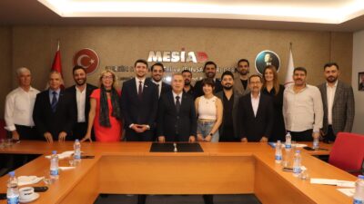 AKADEMİSİAD ÜYE KABULÜ VE ROZET TAKMA TÖRENİ GERÇEKLEŞTİ