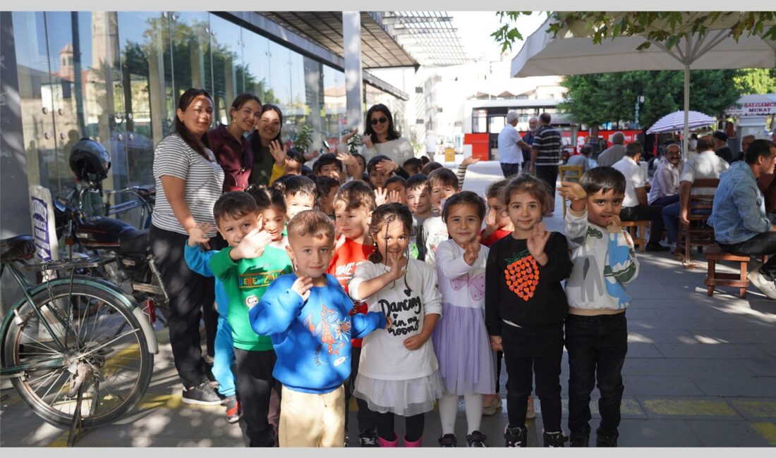 MİNİKLER TARİHLE BULUŞTU: ERGENEKON KREŞİ ÖĞRENCİLERİNDEN KUBAT PAŞA MEDRESESİ ZİYARETİ Tarsus Belediyesi, minik öğrencilerini