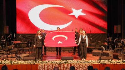 VALİ TOROS, 24 KASIM ÖĞRETMENLER GÜNÜ KUTLAMA PROGRAMINA KATILDI 