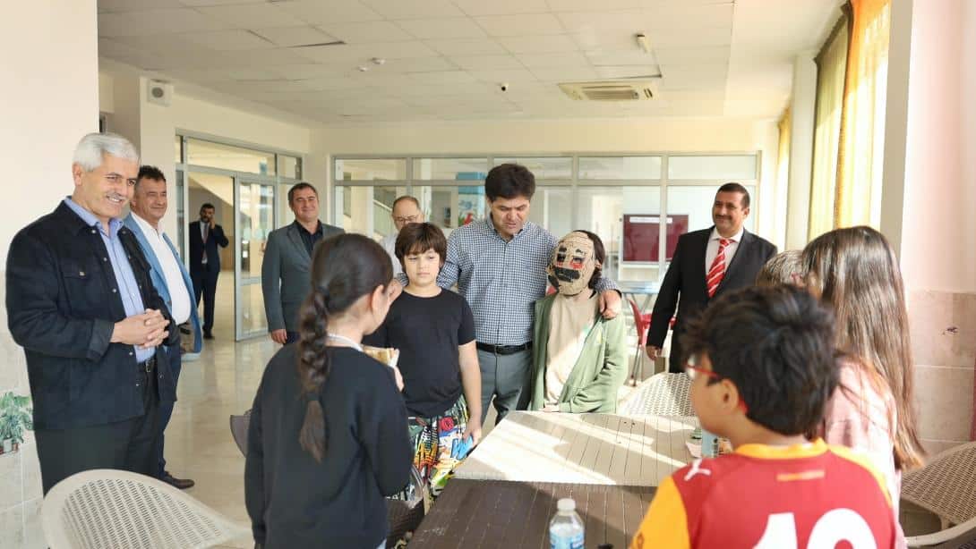 ÖZDEMİRCİ, MEZİTLİ BİLİM VE SANAT MERKEZİNİ ZİYARET ETTİ İl Millî Eğitim Müdürü