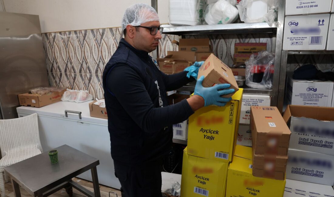 Akdeniz Zabıtası, Yemek İmalatı Yapan İşletmeleri Denetledi