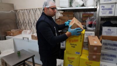 Akdeniz Zabıtası, Yemek İmalatı Yapan İşletmeleri Denetledi