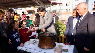 ÖZDEMİRCİ, “VELİLER ARASI KİTAP OKUMA YARIŞMASI”NIN ÖDÜL TÖRENİNE KATILDI