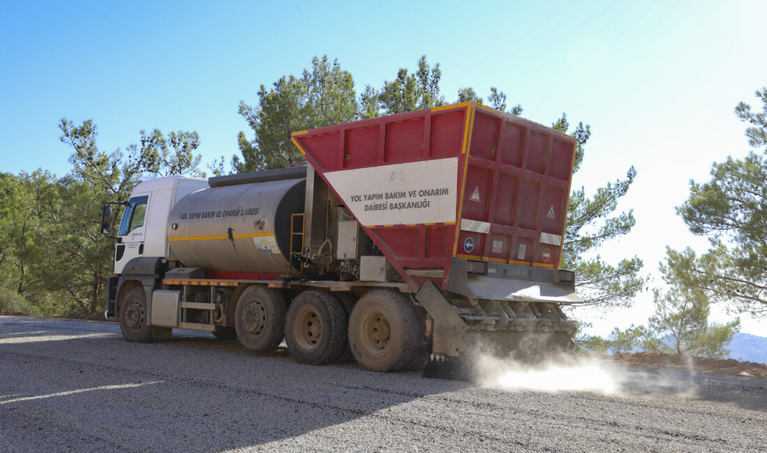 MERSİN BÜYÜKŞEHİR BELEDİYESİ, GÜLNAR KIRSALINDA ULAŞIMI KONFORLU VE MODERN HALE GETİRMEYİ SÜRDÜRÜYOR Mersin Büyükşehir Belediyesi, Gülnar