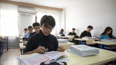 BÜYÜKŞEHİR KURS MERKEZLERİNDE ÜCRETSİZ KAYNAK KİTAPLAR DAĞITILDI