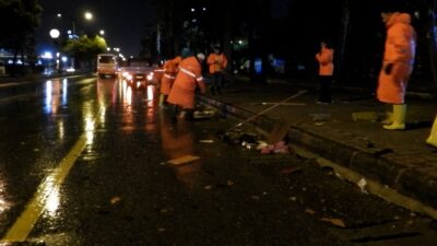 BÜYÜKŞEHİR VE MESKİ EKİPLERİ SAĞANAK YAĞIŞA KARŞI GECE BOYUNCA SAHADAYDI