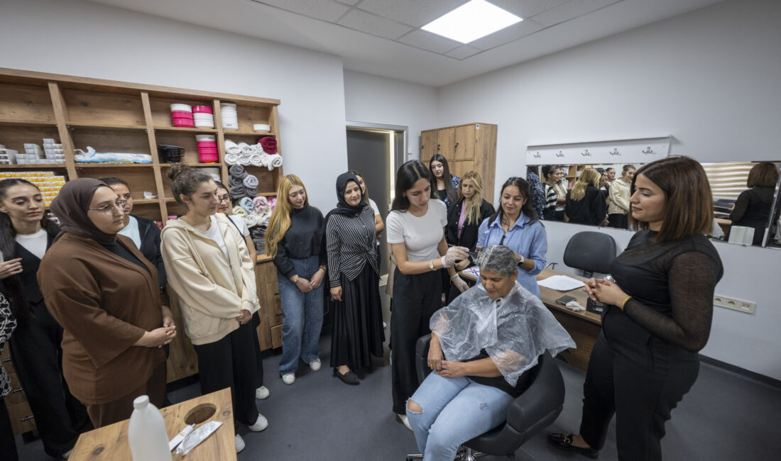 BÜYÜKŞEHİR’İN MESLEKİ KURSLARI VATANDAŞLARI HAYALLERİNE KAVUŞTURUYOR Mersin Büyükşehir Belediyesi Sosyal