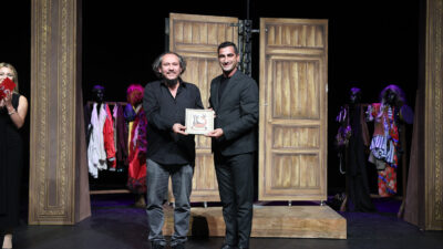 ŞEHİR TİYATROSU’NUN SEVİLEN OYUNU EYVAH NADİR İSTANBUL’DA DA BÜYÜK BEĞENİ TOPLADI