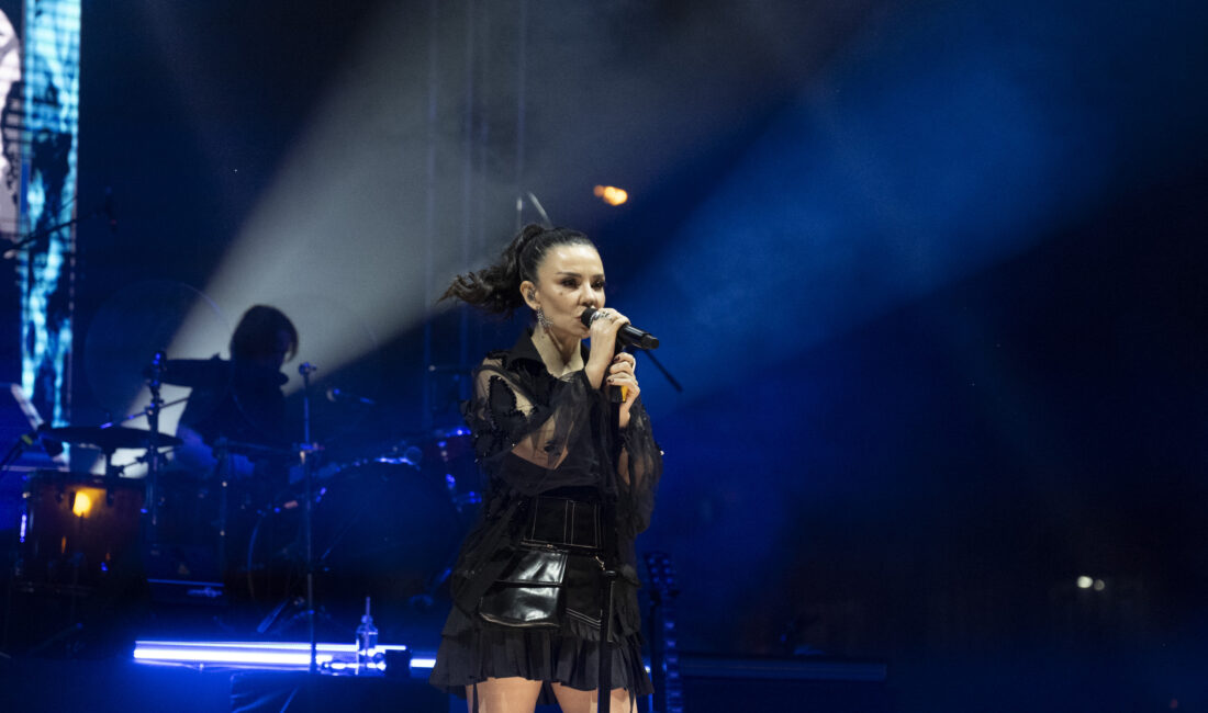 TARSUS FESTİVALİ’NDE 7’DEN 70’E HERKES FATMA TURGUT KONSERİ İLE EĞLENDİ ‘Toprakta tarih, sofrada tat,