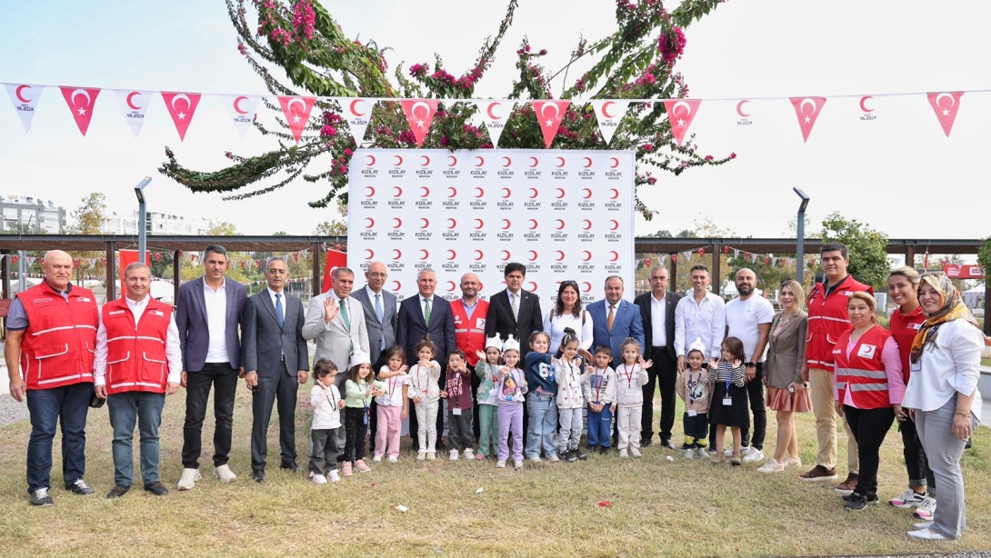 ÖZDEMİRCİ, MİLLET BAHÇESİ’NDE GERÇEKLEŞTİRİLEN KIZILAY HAFTASI ETKİNLİKLERİNİ ZİYARET ETTİ İl Millî Eğitim Müdürü