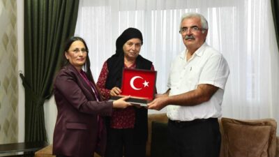 İREM TOROS, ŞEHİT OLAN KIDEMLİ ÇAVUŞ CEMRE SALİH GÖZEN’İN AİLESİNİ ZİYARET ETTİ