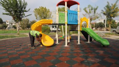 Akdeniz’in Parklarında Yenileme Çalışmaları Devam Ediyor