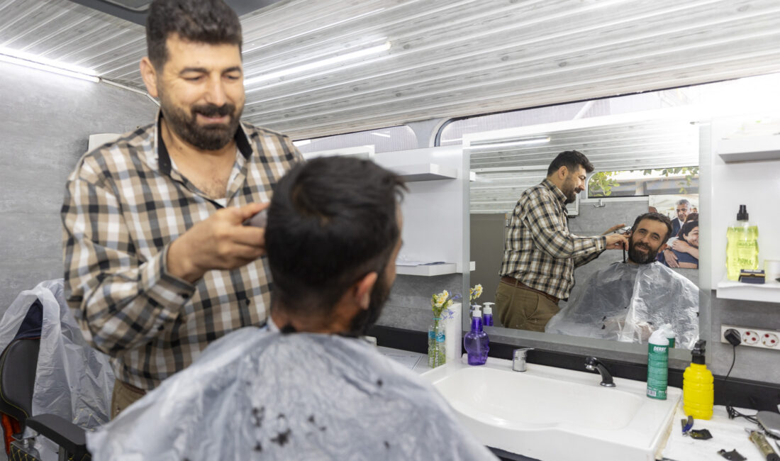 MOBİL KUAFÖR ARACI KIRSALDA VATANDAŞLARA HİZMET ULAŞTIRIYOR Mersin Büyükşehir Belediyesi Sosyal