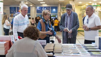’10. CNR MERSİN KİTAP FUARI’ BÜYÜKŞEHİR STANDINDA YAZARLAR VE OKURLAR BULUŞTU