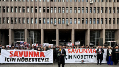 BARO BAŞKANI ÖZDEMİR, TUTUKLU AVUKATLAR İÇİN SAVUNMA NÖBETİNDE