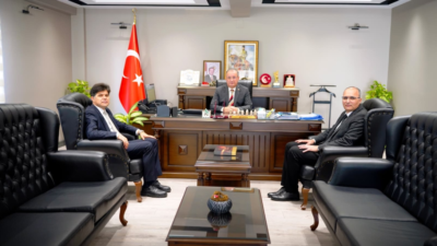 ÖZDEMİRCİ, ERDEMLİ KAYMAKAMI AYDIN TETİKOĞLU’NU ZİYARET ETTİ