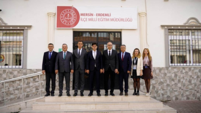 ÖZDEMİRCİ, ERDEMLİ İLÇE MİLLÎ EĞİTİM MÜDÜRLÜĞÜNÜ ZİYARET ETTİ 
