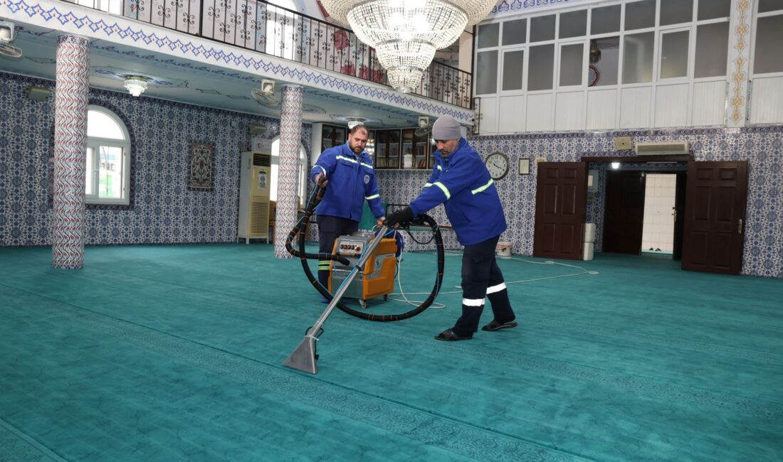 Akdeniz’de İbadethaneler Periyodik Aralıklarla Temizleniyor Akdeniz Belediyesi, ilçe genelinde