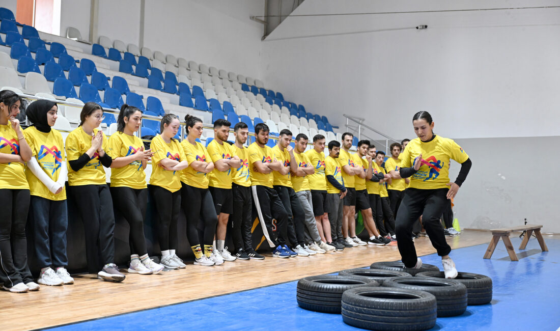 Geleceklerini inşa sürecinde gençlere
