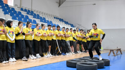 Geleceklerini inşa sürecinde gençlere olan