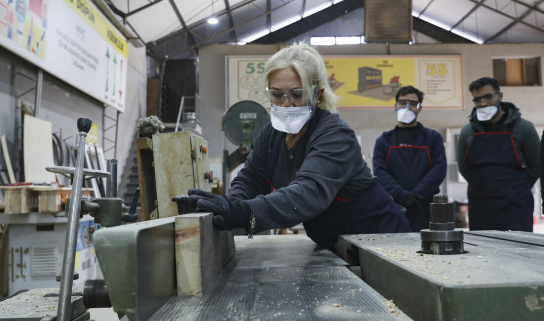 MERSİN BÜYÜKŞEHİR KADIN MOBİLYA USTALARI YETİŞTİRİYOR Mersin Büyükşehir Belediyesi, MERCEK