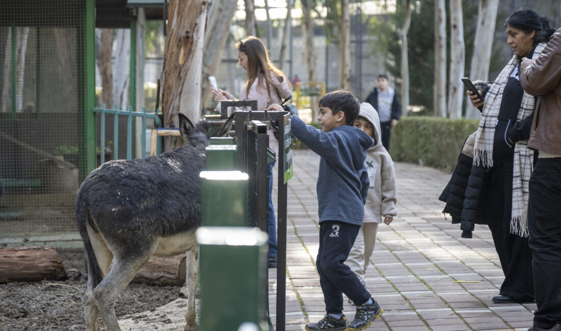 BÜYÜKŞEHİR DOĞA PARKI’NDA AİLELER DOĞAYLA VE HAYVANLARLA İÇ İÇE VAKİT GEÇİRİYOR Mersin Büyükşehir Belediyesi’ne bağlı