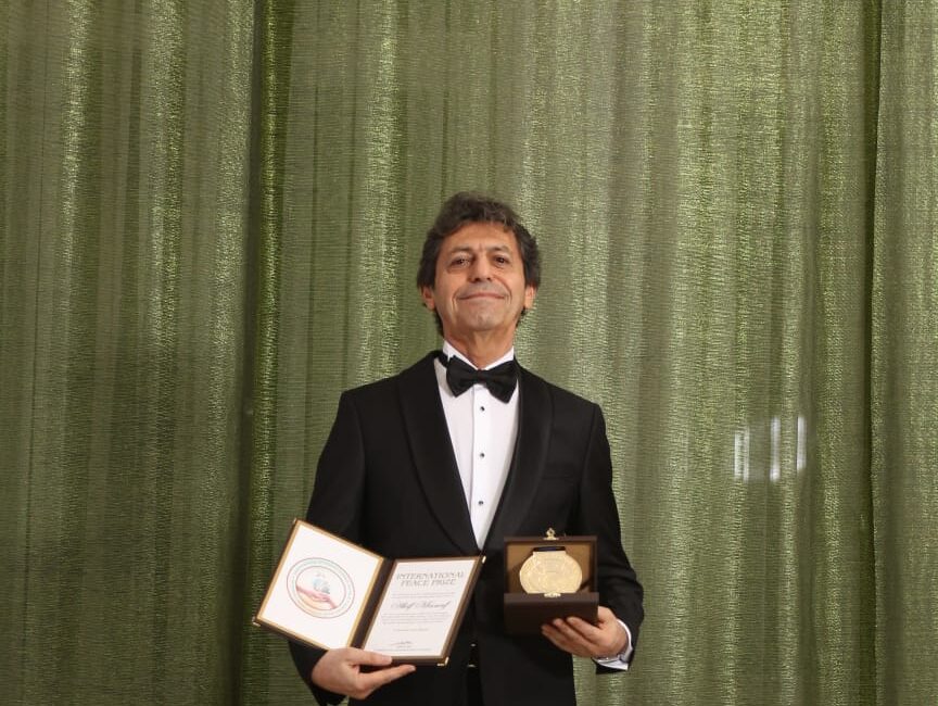 Dünyaca Ünlü Yazar Akif Manaf 2025 Yılı International Peace Prize Ödülü’nü Aldı