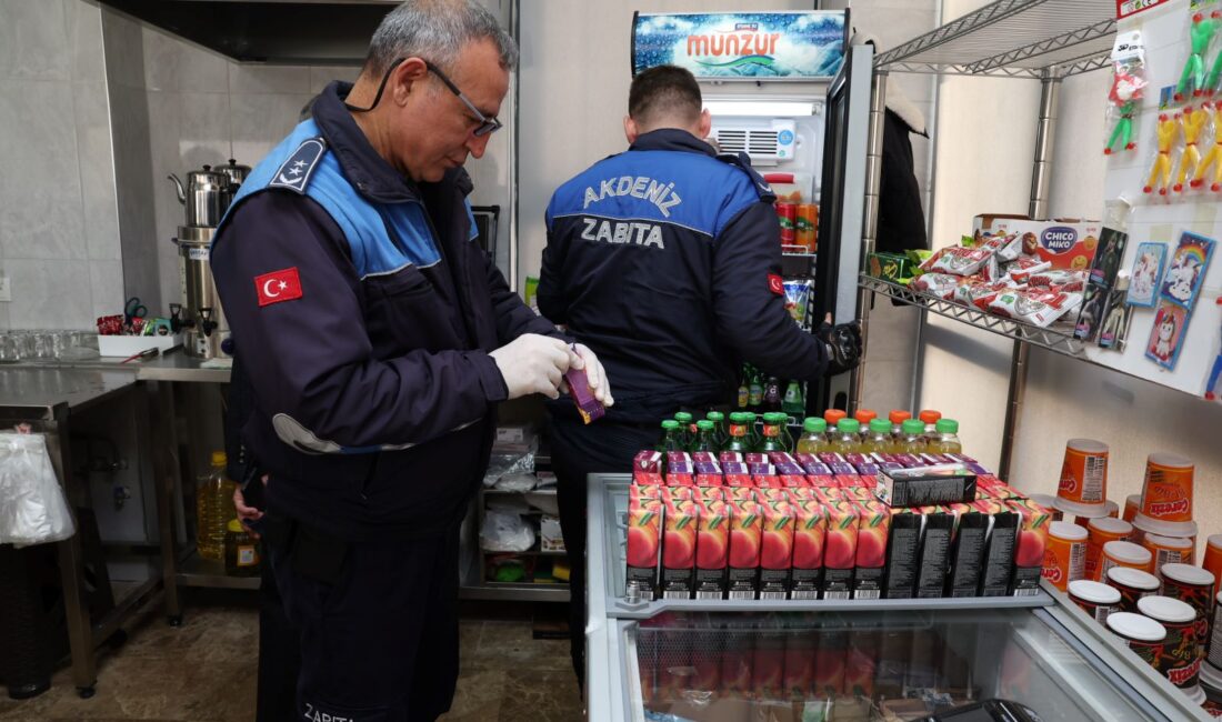 Akdeniz Belediyesi Zabıta Müdürlüğü ekipleri,