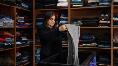 MEZİTLİ BELEDİYESİ KIYAFET EVİ DAYANIŞMANIN ADRESİ OLMAYA DEVAM EDİYOR Mezitli Belediyesi, sosyal belediyecilik anlayışı