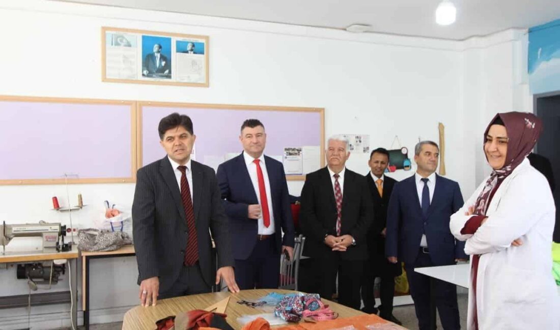 ÖZDEMİRCİ, BOZYAZI HALK EĞİTİMİ MERKEZİNİ ZİYARET ETTİ İl Millî Eğitim Müdürü